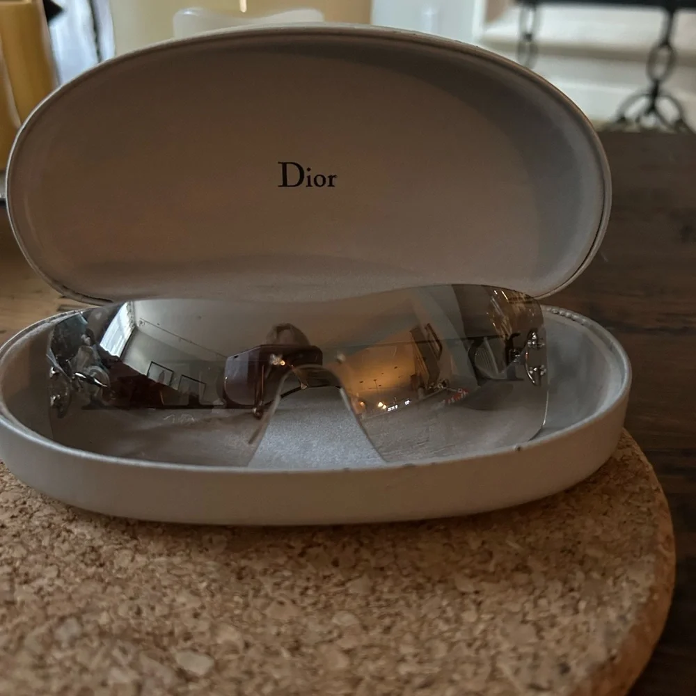 Dior women’s “Diorlywood” sunglasses. - Picture 5 of 5